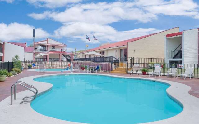 Super 8 by Wyndham Kerrville TX