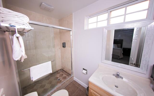 Metropolitan Inn & Suites