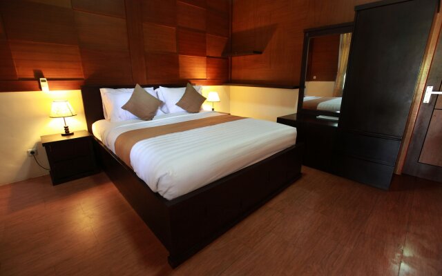 Green Tropical Village Hotel & Resort