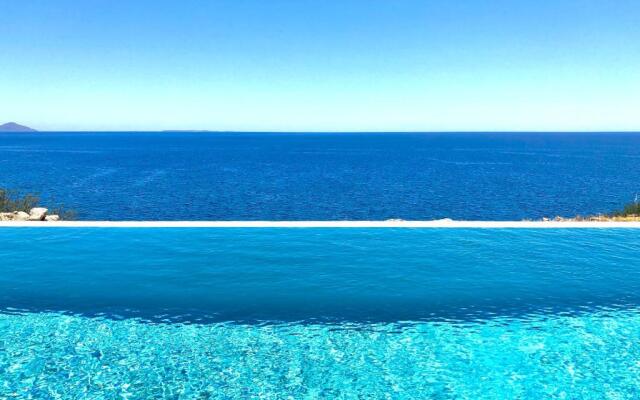 Kuro Beach House