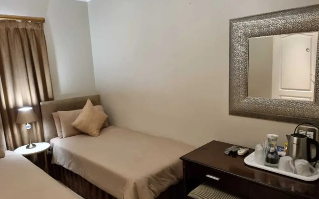 Savoy Lodge With Breakfast Included - Budget Triple Room 3