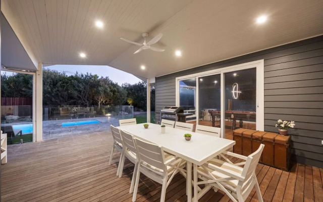 The Break Pool Spa Sauna Beach