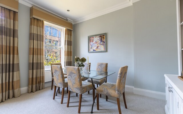 Bright Flat by Belgravia & Sloane Square/4 Guests