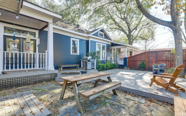Walkable & Historic Houston Heights Bungalow!
