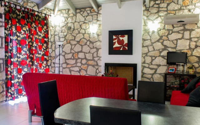 Welcoming Villa near Sea in Agrilia