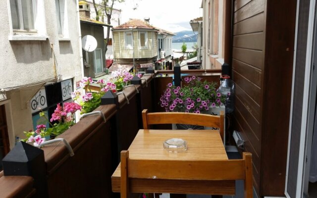 Çiçekli Yalı Pansiyon