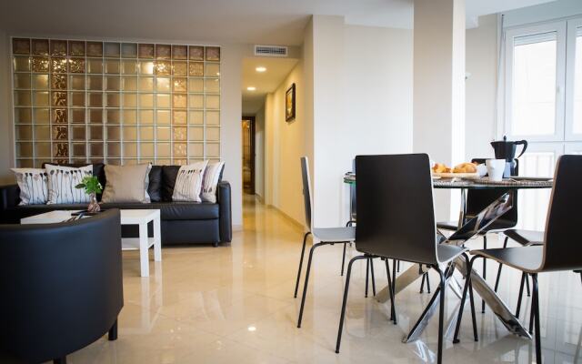 Holidays2Malaga Terrace Center Apartments