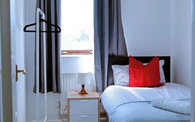 Tranquil 3B House- Sleeps 6, Garden & Free Parking