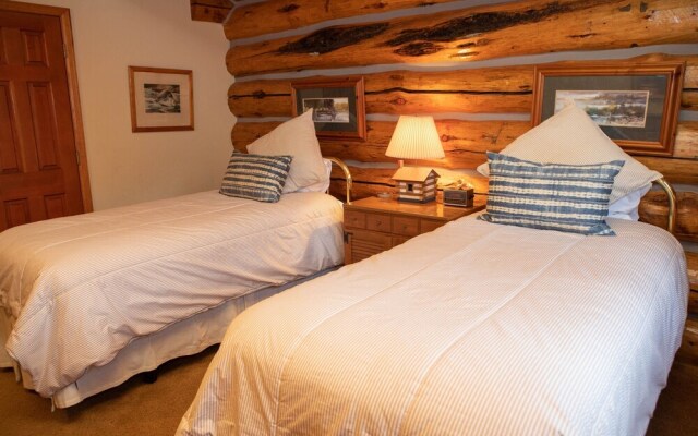 13 Bear Tree Court 5 Bedroom Home by RedAwning