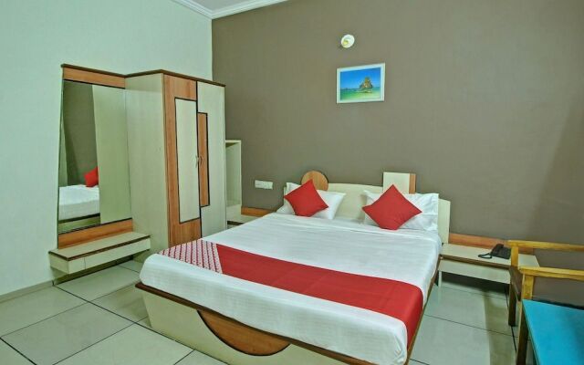 Oyo 30636 Hotel Navaratna International