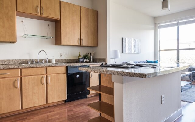 1 BR Apt near Dining Shopping Nightlife by Frontdesk