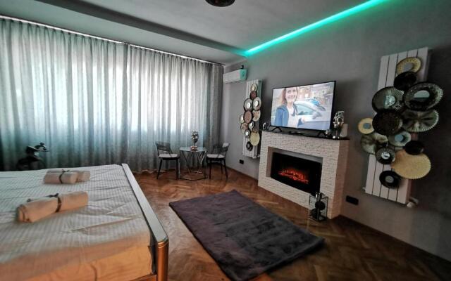 Crystal Central Apartment