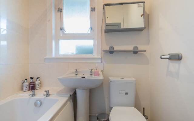 Novelty Suites - Powis Circle