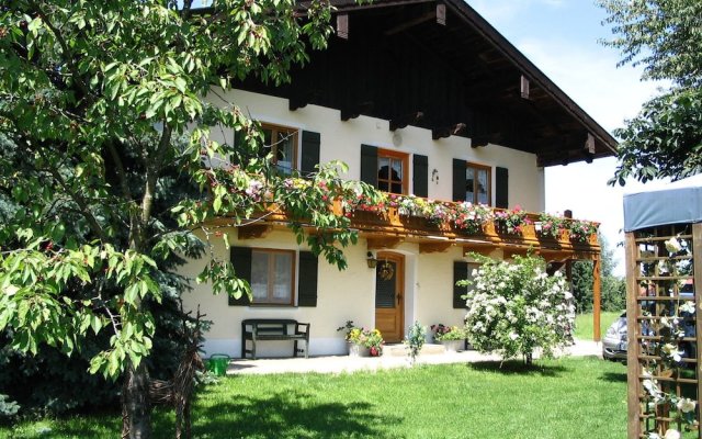 Cosy Apartment in Ubersee Near Lake Chiemsee