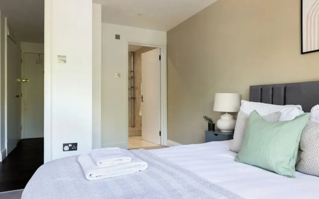 Chelsea Harbour Luxury Apartment