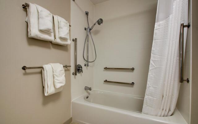 Holiday Inn Express and Suites-Elizabethtown North by IHG