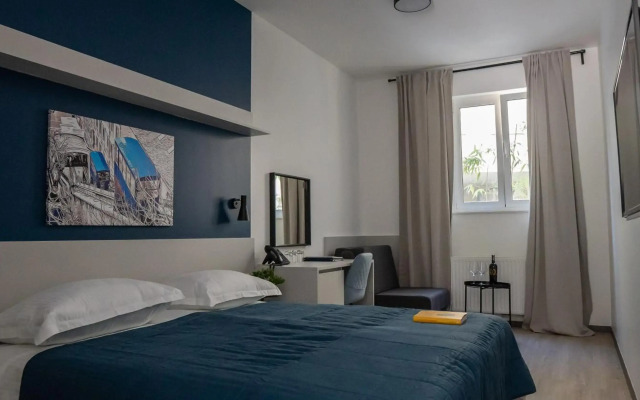 Hotel Blue