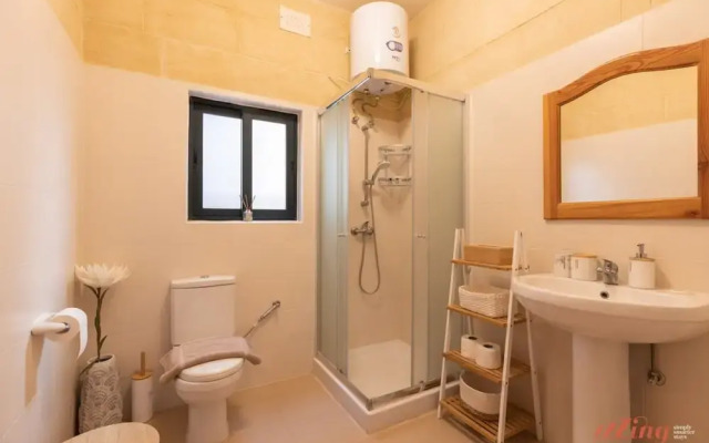 Pet Friendly Penthouse Rooftop Jacuzzi With Views