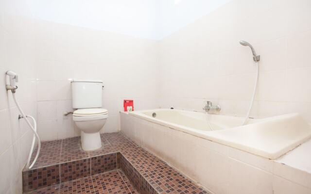 RedDoorz near Plaza Araya