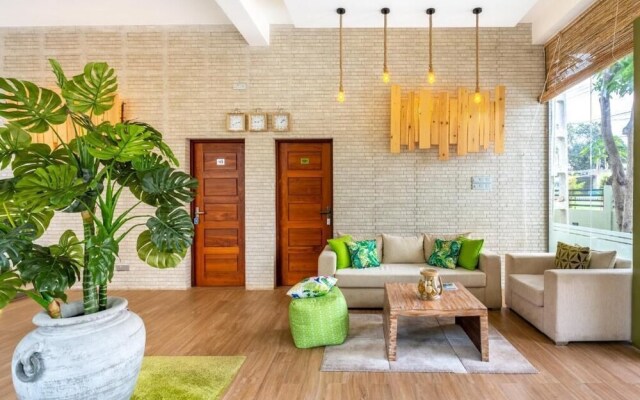 J leaf Hotel by Blue Bird