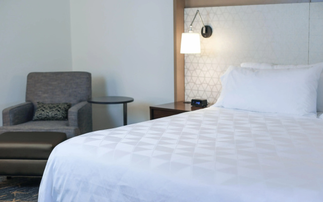 Holiday Inn & Suites St. Cloud by IHG