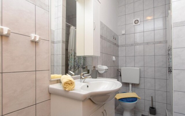 Beautiful Home in Blato With Wifi and 5 Bedrooms