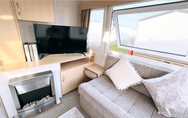 Impeccable 2-bed Static Caravan in Morecambe