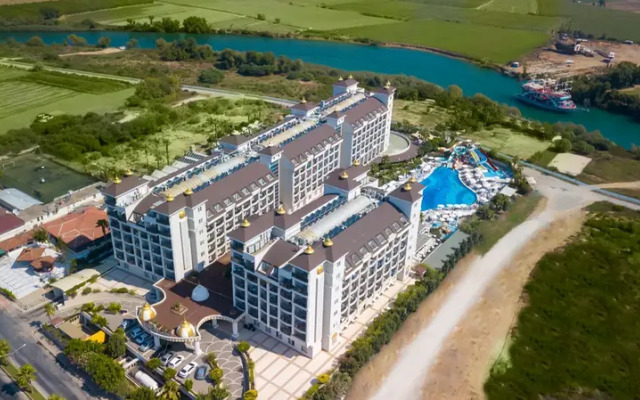 Lake River Hotel & Spa