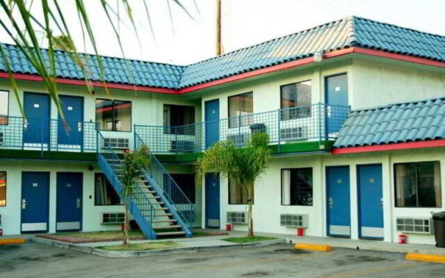 Tiffany Inn Corona