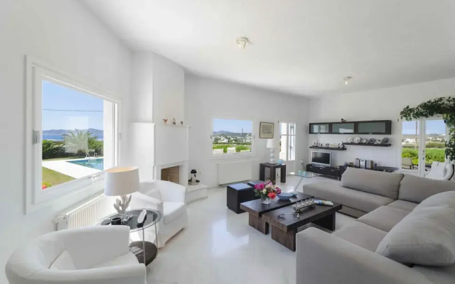 Villa Daria Close to Faragas Beach