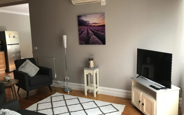 Lavender Cottage - Bright