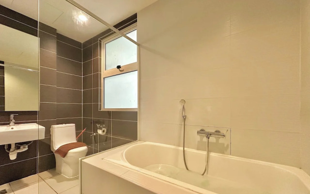 Encorp Marina Puteri Harbour by Stayrene