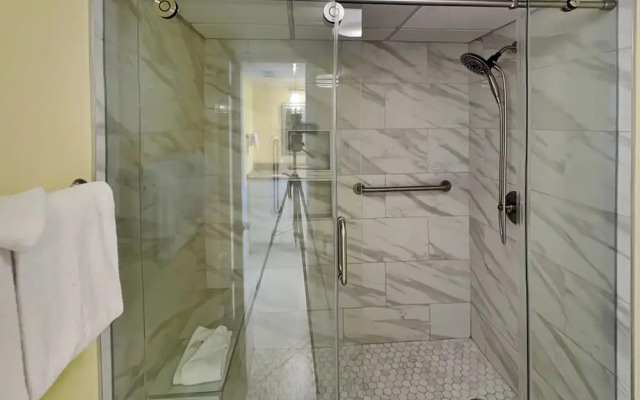 Edgewater Tower III #403