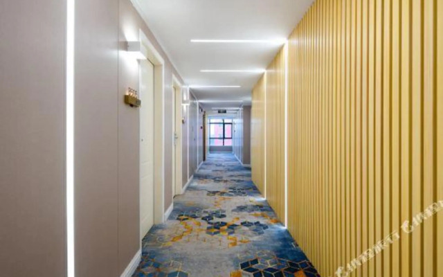 Sweet Fruit Light Luxury Hotel (Hainan Provincial People's Hospital)