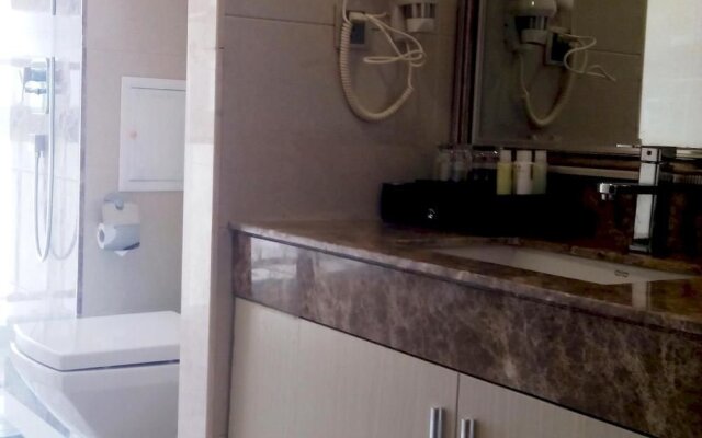 Big Port Holiday Inn