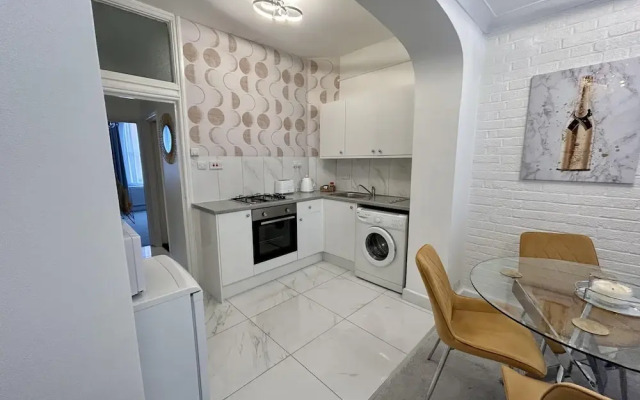 New! Supreme Apartment - Near Tube Station