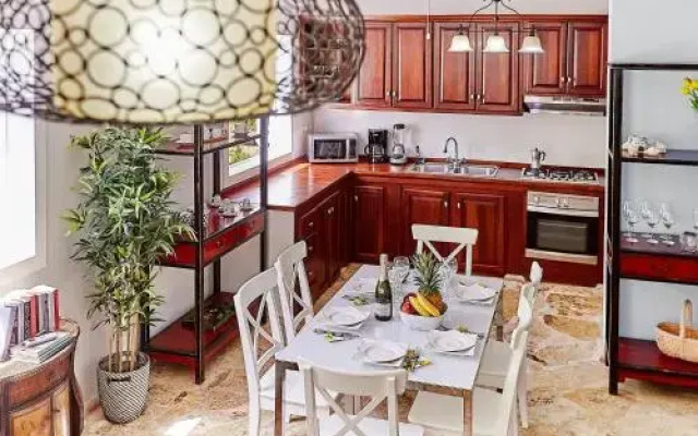 Beach Villas & Apartments Larimar