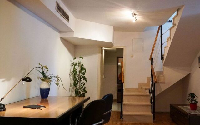 Duplex Apartment Tinel
