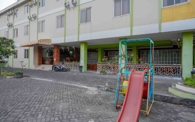 RedDoorz Plus Syariah near Manahan Solo