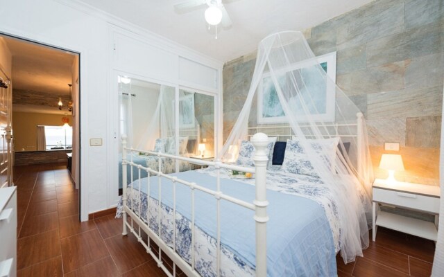 Apartment 50 Meters from the sea GC16