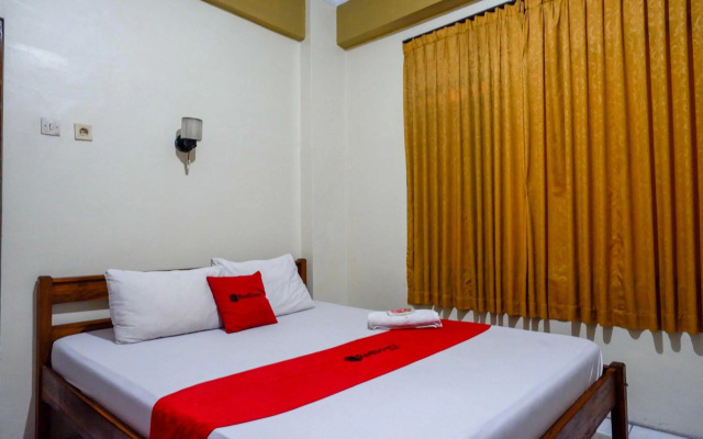 RedDoorz Plus near Alun Alun Selatan – Guest Rooms – Yogyakarta