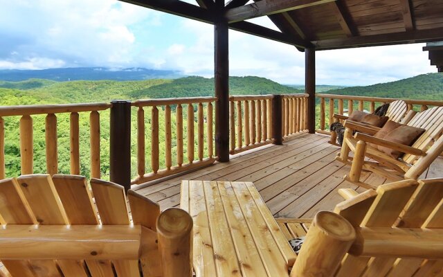 Picture Perfect 7 Br cabin by RedAwning