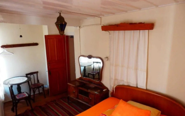 Taksiyarhis Pension
