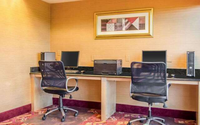 Comfort Inn & Suites York North