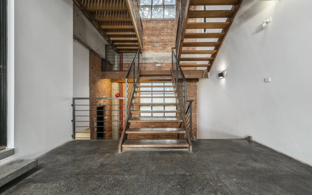 StayCentral - Fitzroy Converted Warehouse Penthouse