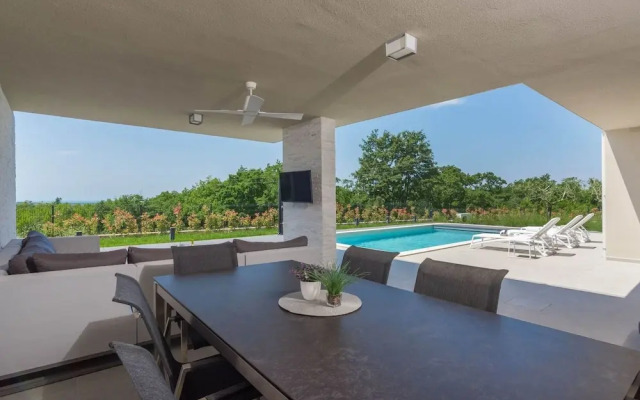 Wonderful Villa With Swimming Pool and Wellness