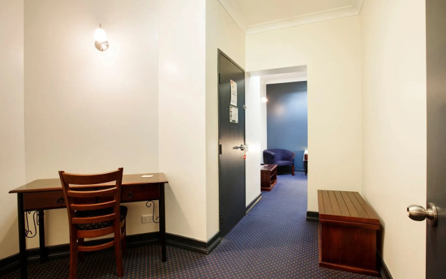 Nightcap at Atherton Hotel