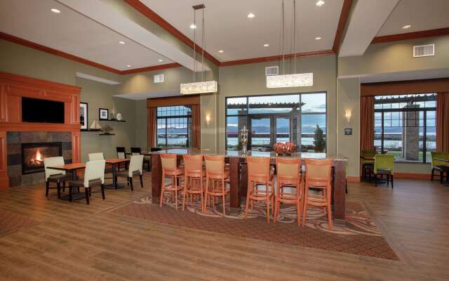 Hampton Inn and Suites Astoria