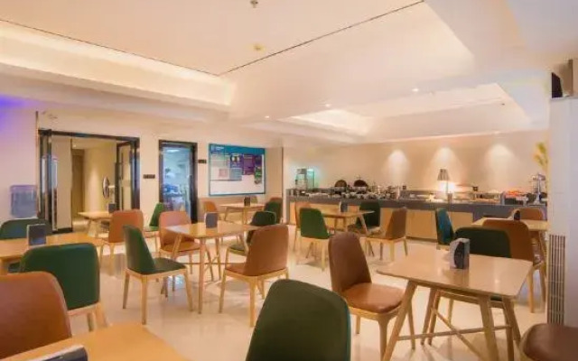 City Comfort Inn Hotel (Liuzhou Five Star Pedestrian Street Zhonghuan Building)