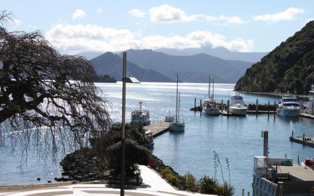 Oxley's Waterfront Luxury Apartment